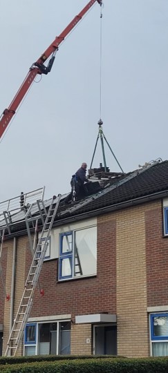 Dit is een afbeelding van referentieproject De Deel en De Zaaiviool in Biddinghuizen. Op de afbeelding is te zien hoe een Vincent warmtepomp naar binnen wordt getakeld via de zolder.